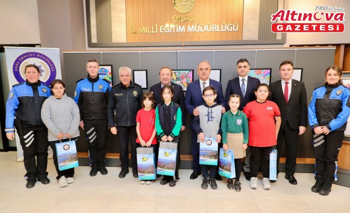Ordu'da “Benim Polisim“ temalı yarışmalarda dereceye giren öğrencilere ödül