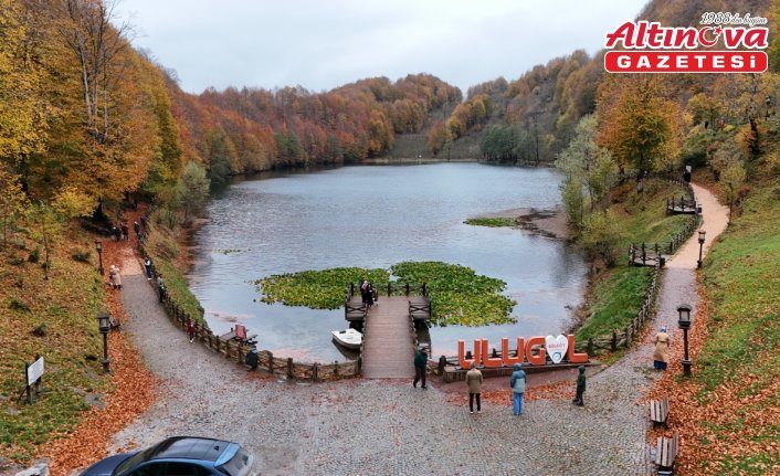 Ordu'daki Ulugöl Tabiat Parkı sonbahar renklerine büründü