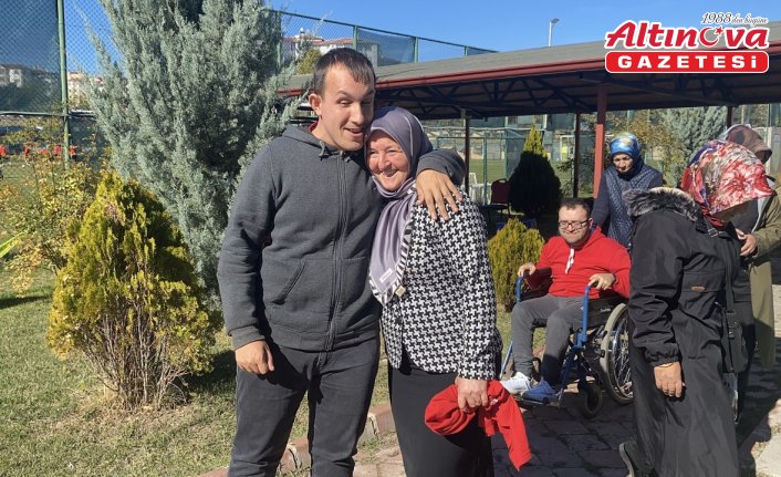 Özel gereksinimli bireylerden Kastamonusporlu futbolculara ziyaret