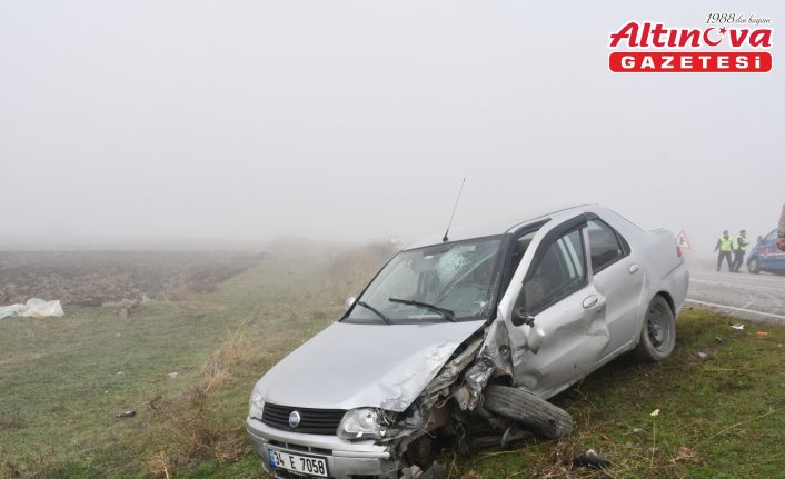Samsun'da 2 otomobilin çarpıştığı kazada 3 kişi yaralandı