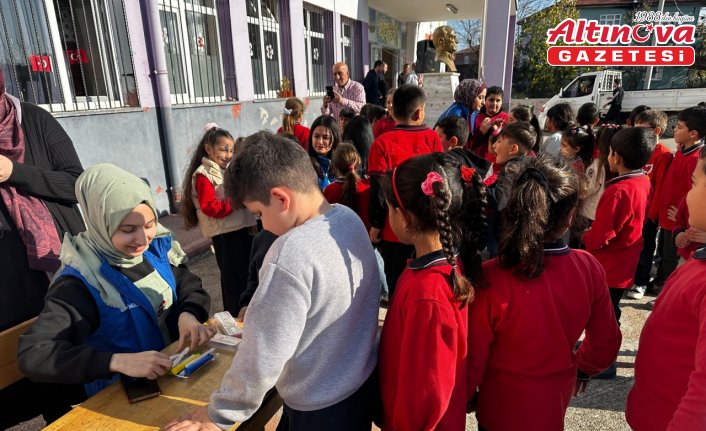 Samsun'da genç gönüllülerden köy okuluna ziyaret