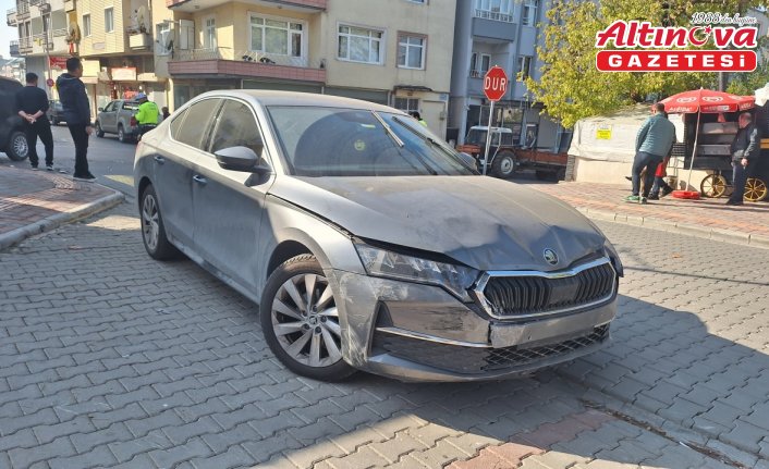 Bafra'da hafif ticari araçla otomobilin çarpıştığı kazada bir kişi yaralandı