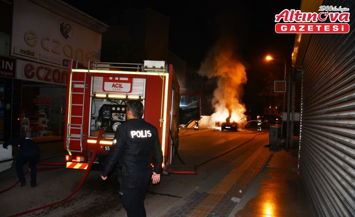 Samsun'da park halindeki otomobil yandı