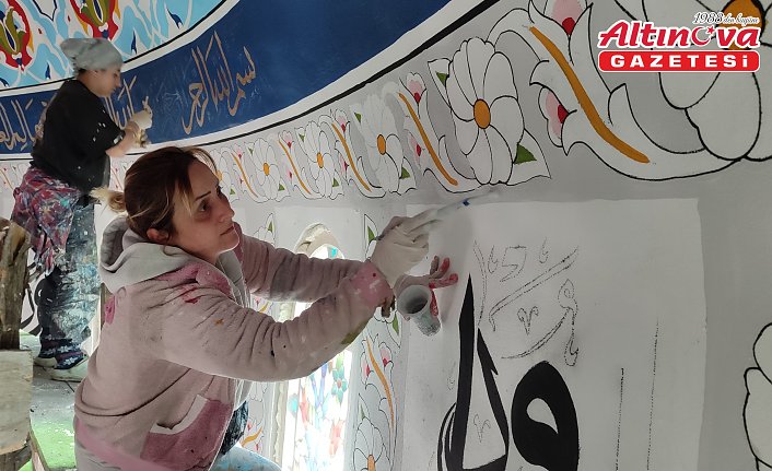 Samsunlu kadın nakkaşlar camilerin duvarlarını motiflerle süslüyor