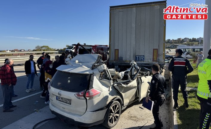 Sinop'ta otomobilin tıra çarptığı kazada bir kişi öldü
