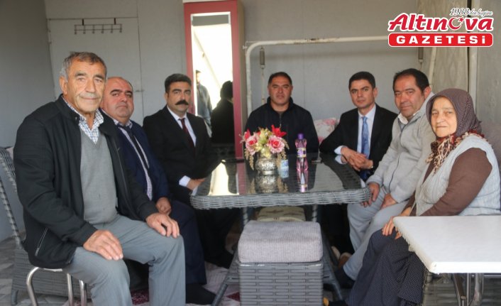 Taşova Kaymakamı Kartal Şehit ailesini ziyaret etti