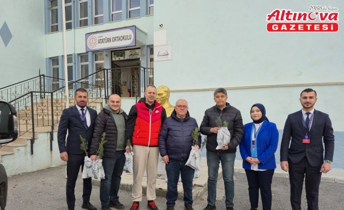 Tokat Belediyesi öğretmenlere 5 bin fidan dağıttı