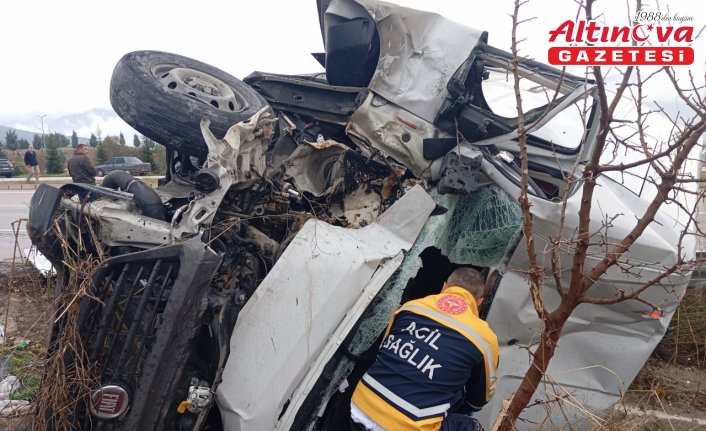 Tokat'ta minibüs ile kamyonet çarpıştı, 1 kişi yaralandı