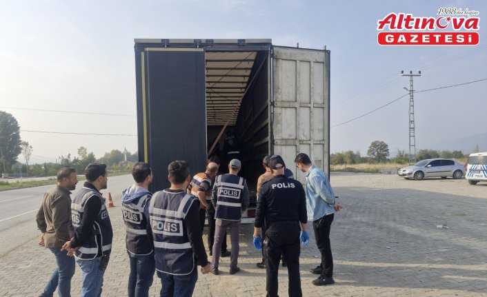 Tokat'ta tırda 11 düzensiz göçmen yakalandı