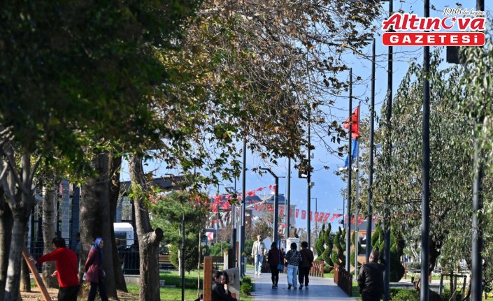 Trabzon'da güneşli havayı fırsat bilen vatandaşlar sahilde yürüyüş yaptı