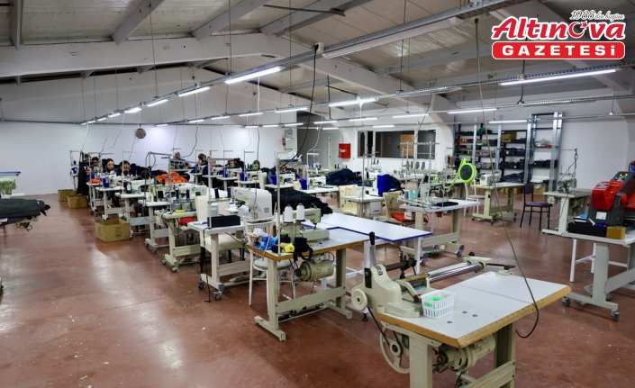 Üç dikiş makinesiyle başladığı tekstil sektöründe dünya pazarına açıldı