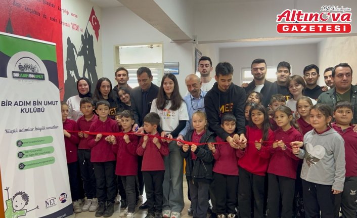 Üniversite öğrencilerinden köy okuluna kütüphane ve oyun odası desteği