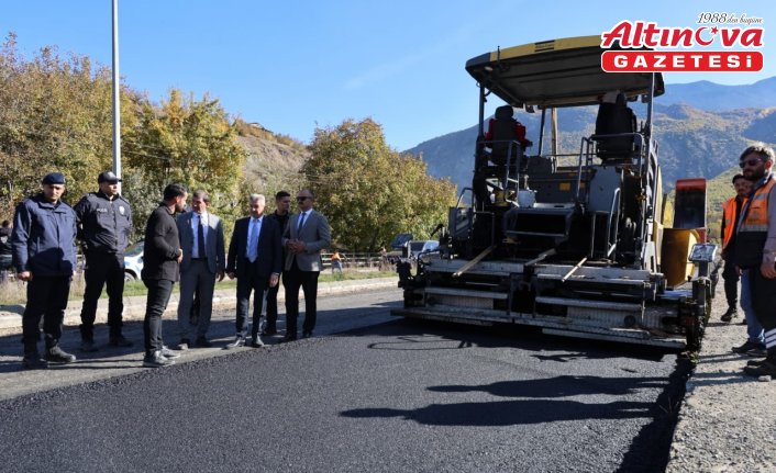 Vali Ergün, Ardanuç-Ardahan karayolundaki asfaltlama çalışmalarını inceledi