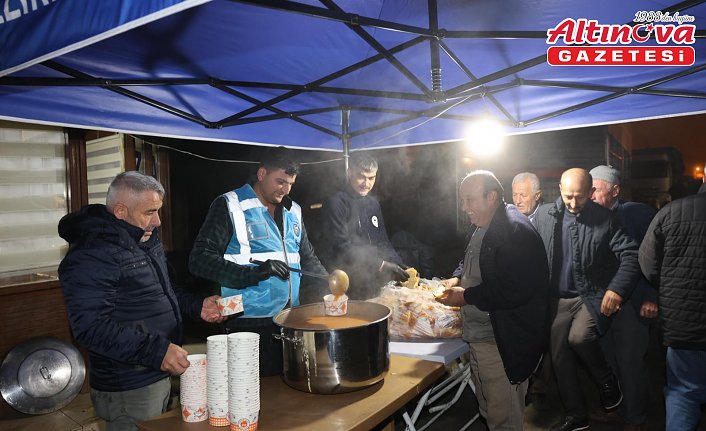 Vezirköprü'de pazar yerlerinde sıcak çorba ikramı sürüyor