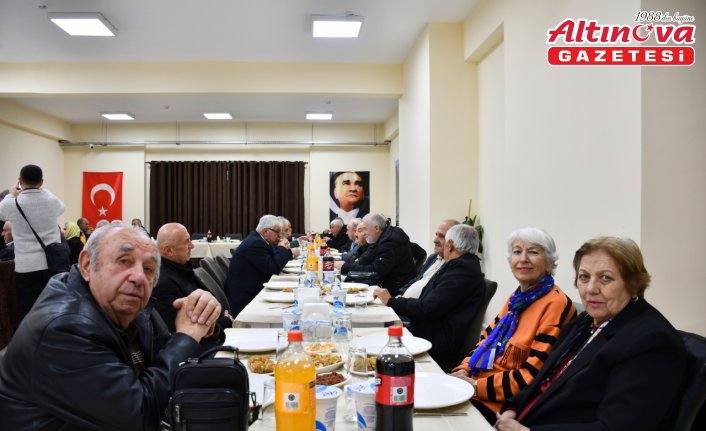 Vezirköprü'de emekli öğretmenler için yemek programı düzenlendi