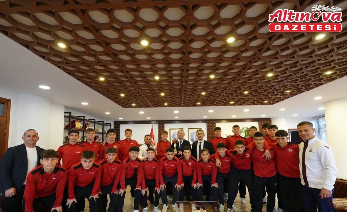 Akçaabat Belediye Başkanı Ekim, dereceye giren öğrencileri ağırladı