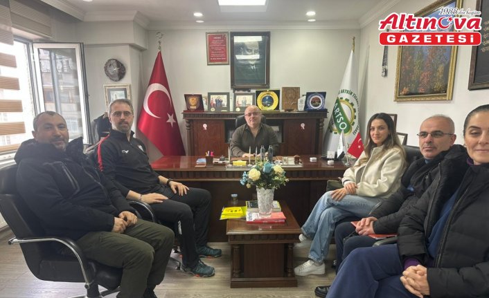 Artvinspor Kulübü Başkanı Yıldırım, alt yapı antrenörleriyle bir araya geldi