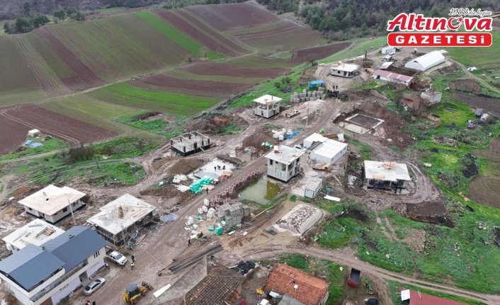 Bilecik'teki orman yangınında evleri zarar görenler için başlatılan konut inşaatları sürüyor