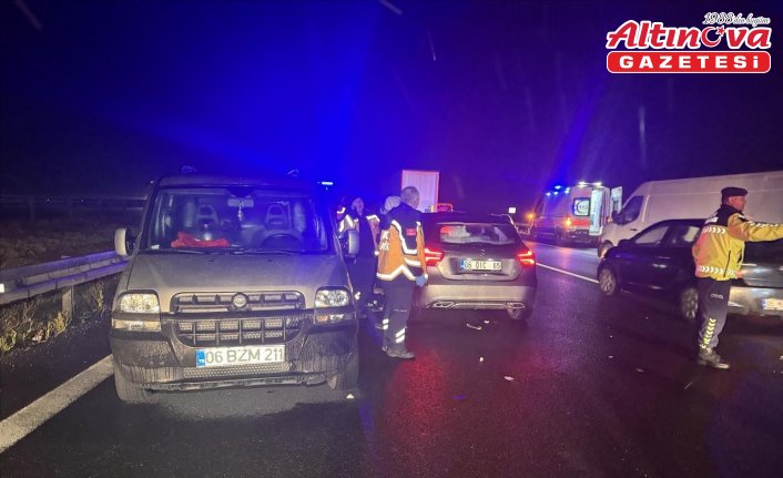 Bolu'da otomobil ile hafif ticari aracın çarpıştığı kazada 9 kişi yaralandı