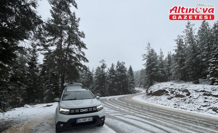 Bolu'nun yüksek kesimlerinde kar yağışı etkili oldu