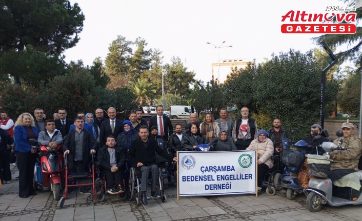 Çarşamba'da Dünya Engelliler Günü nedeniyle Atatürk Anıtı'na çelenk sunuldu