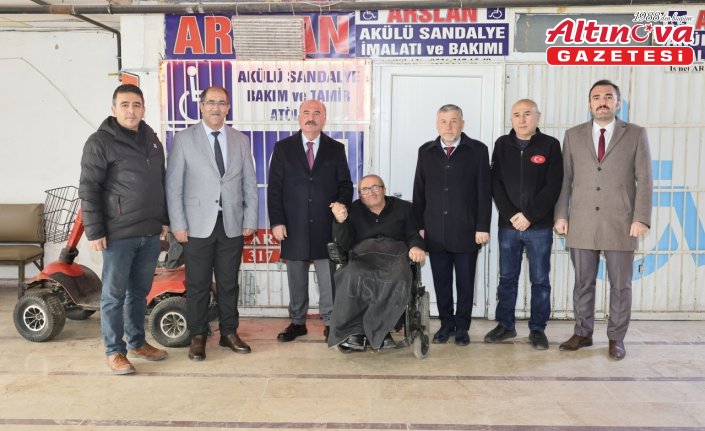 Çorum Valisi Çalgan, akülü sandalye tamir atölyesini ziyaret etti