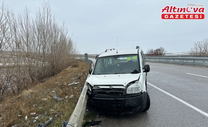 Çorum'da iki aracın karıştığı kazada 5 kişi yaralandı