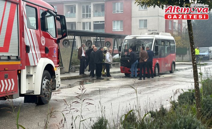 Düzce'de midibüste çıkan yangına itfaiye ve vatandaşlar müdahale etti