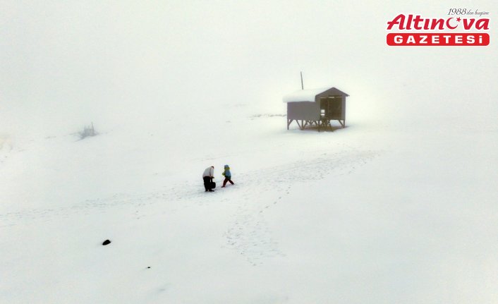 Düzce'nin 1830 rakımlı Kardüz Yaylası'na kar yağdı
