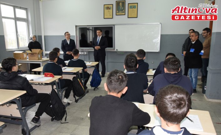 Espiye'de lise öğrencilerin Kur'an-ı Kerim hediye edildi