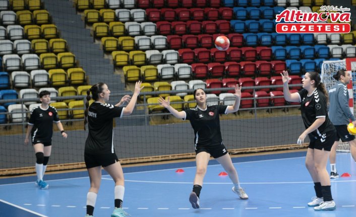 Genç milli hentbolcular, Akdeniz Konfederasyon Kupası'na Bolu'da hazırlanıyor