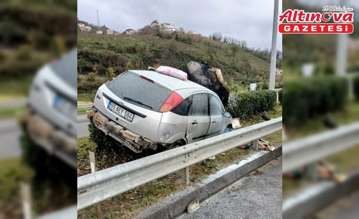 Giresun'da bariyerlere çarpan otomobilin sürücüsü yaralandı