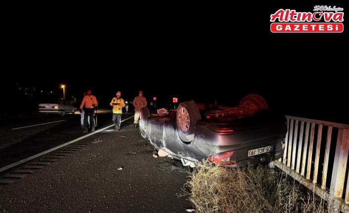 Gümüşhane'de otomobilin devrilmesi sonucu 5 kişi yaralandı