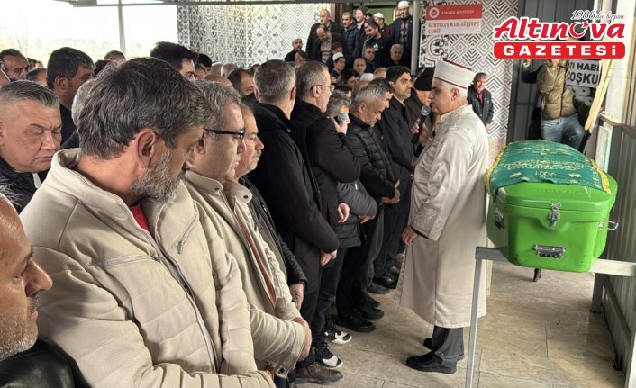 Karabük'te otomobilin refüje devrilmesi sonucu ölen sürücünün cenazesi defnedildi