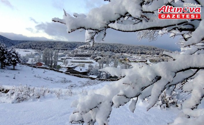 Kars'ta şehir merkezi, Ardahan'da ise yüksek kesimler karla kaplandı