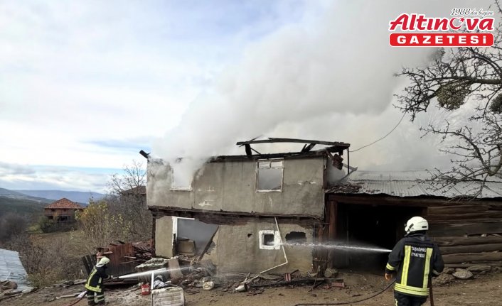 Kastamonu'da çıkan yangınlarda 2 ev zarar gördü