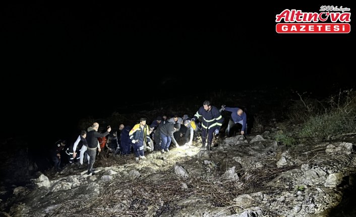 Kastamonu'da uçurumdan deniz kenarına düşen otomobilin sürücüsü yaralandı