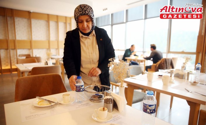 Otelde kullanılan pet şişelerin kapakları engellilere tekerlekli sandalye oluyor