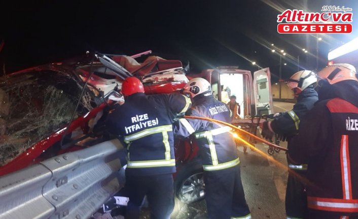 Rize'de otomobilin bariyerlere çarptığı kazada 1 kişi öldü, 1 kişi yaralandı