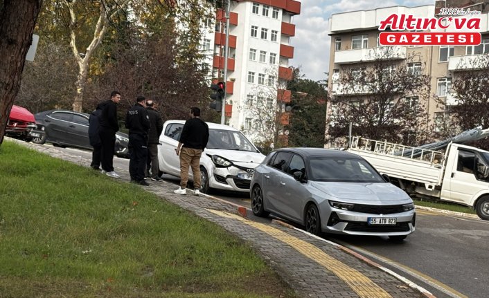 Samsun'da 3 aracın karıştığı trafik kazasında 1 kişi yaralandı