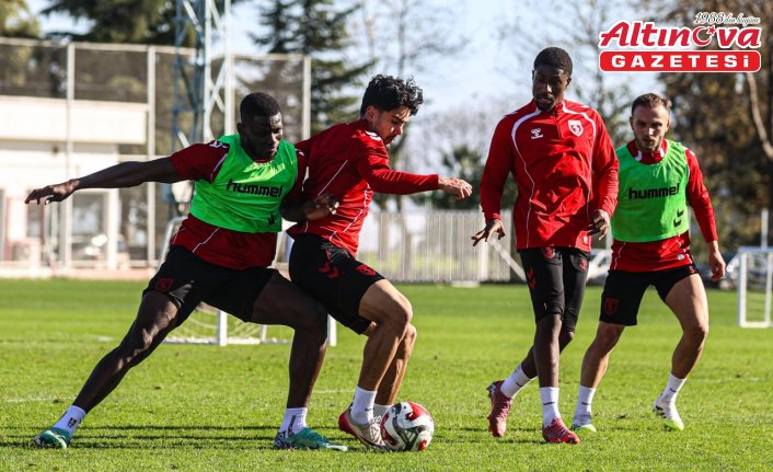 Samsunspor'da Ncham ve Satka takımla çalışmalara başladı