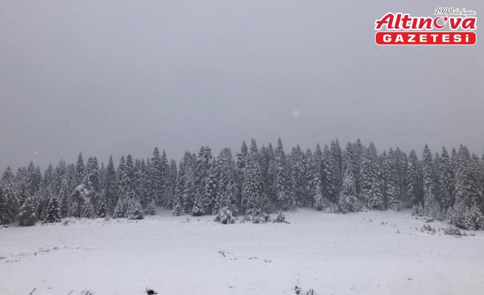 Sinop'un yüksek kesimleri beyaza büründü