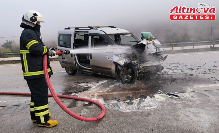 Tokat'ta hafif ticari araç ile tırın çarpıştığı kazada 4 kişi yaralandı