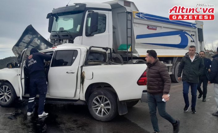 Tokat'ta kamyon ile kamyonetin çarpıştığı kazada 1 kişi öldü, 1 kişi yaralandı