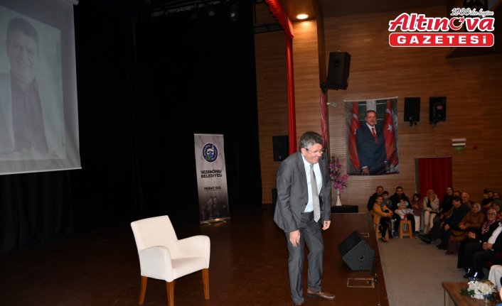 Yazar Alişan Kapaklıkaya Vezirköprü'de konferans verdi