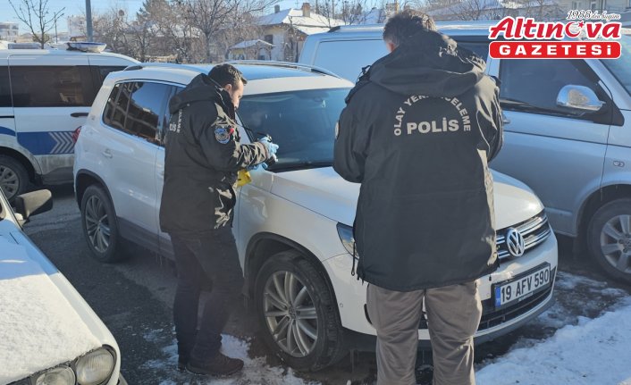 Çorum'da avukata ait cipin camına yorgun mermi isabet etti