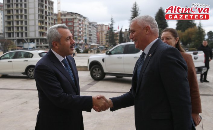 KKTC Ekonomi ve Enerji Bakanı Amcaoğlu, Rize Valisi Baydaş'ı ziyaret etti