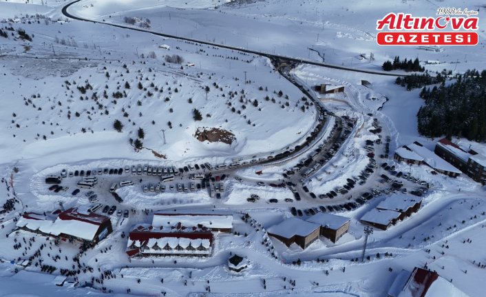 Ordu'daki Çambaşı Kayak Merkezi'nde yarıyıl tatili yoğunluğu sürüyor