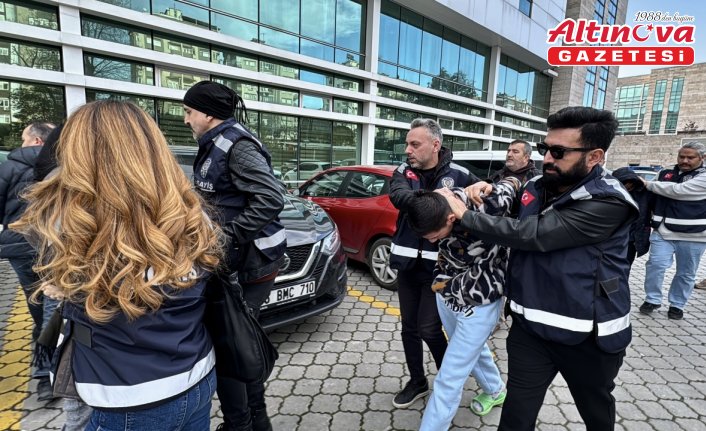 Samsun'da bir kişinin araçta bıçak ve satırla öldürülmesine ilişkin 3 şüpheli adliyede