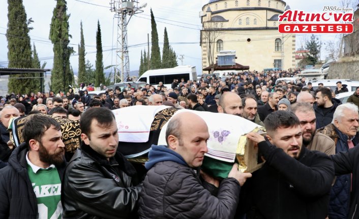 Trabzon'da saç ekimi işlemi sırasında fenalaşarak öldüğü iddia edilen kişinin cenazesi defnedildi